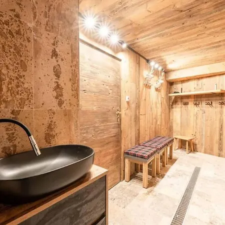 Exquisite 3 Bedroom Prestige In Canazei, Trentino Canazei