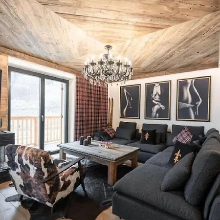 Exquisite 3 Bedroom Prestige In Canazei, Trentino Canazei