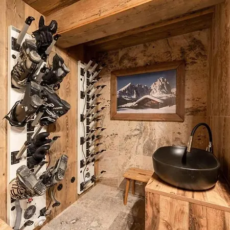 Exquisite 3 Bedroom Prestige In Canazei, Trentino
